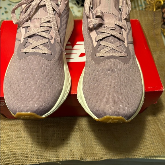 NEW BALANCE NIB Women’s Fresh Foam Arishi v4 9.5 purple violet - Picture 8 of 8